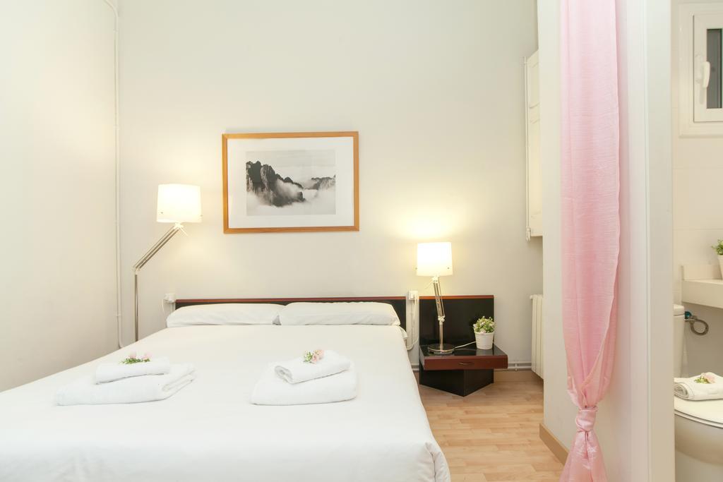 Housalia Sagrada Familia Barcelona Habitación foto
